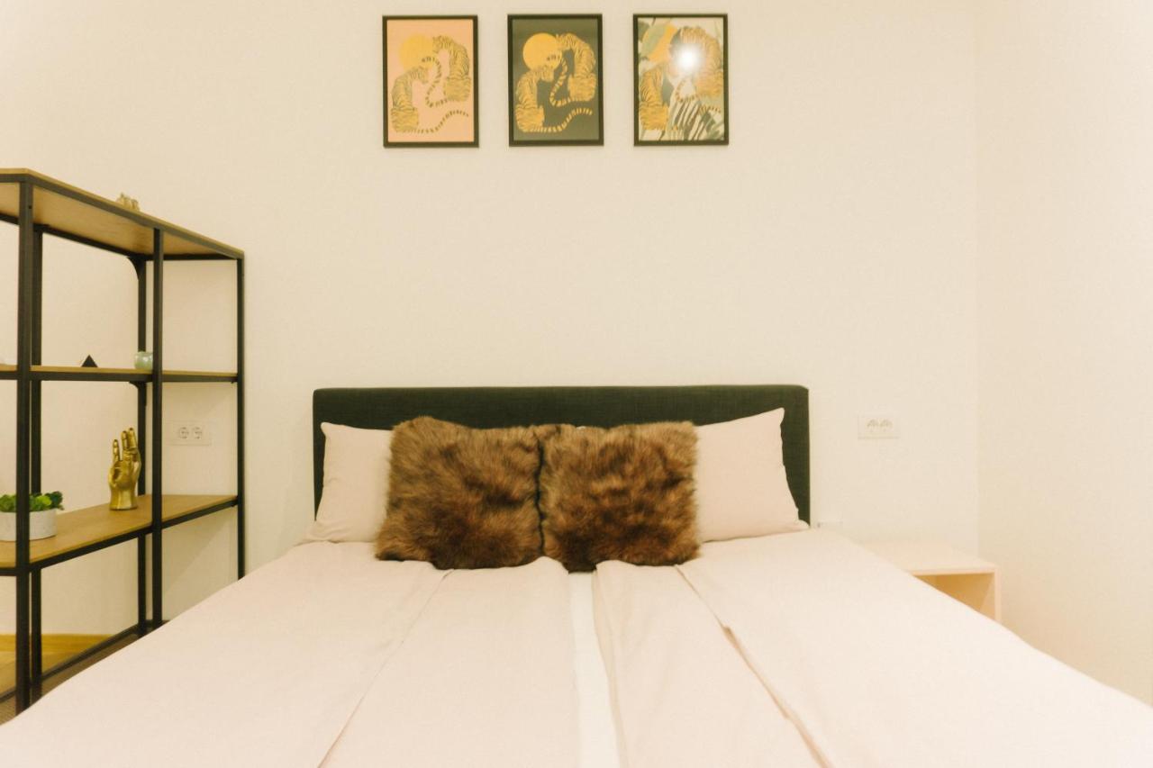 Meebo Apartments Novi Sad Exteriör bild